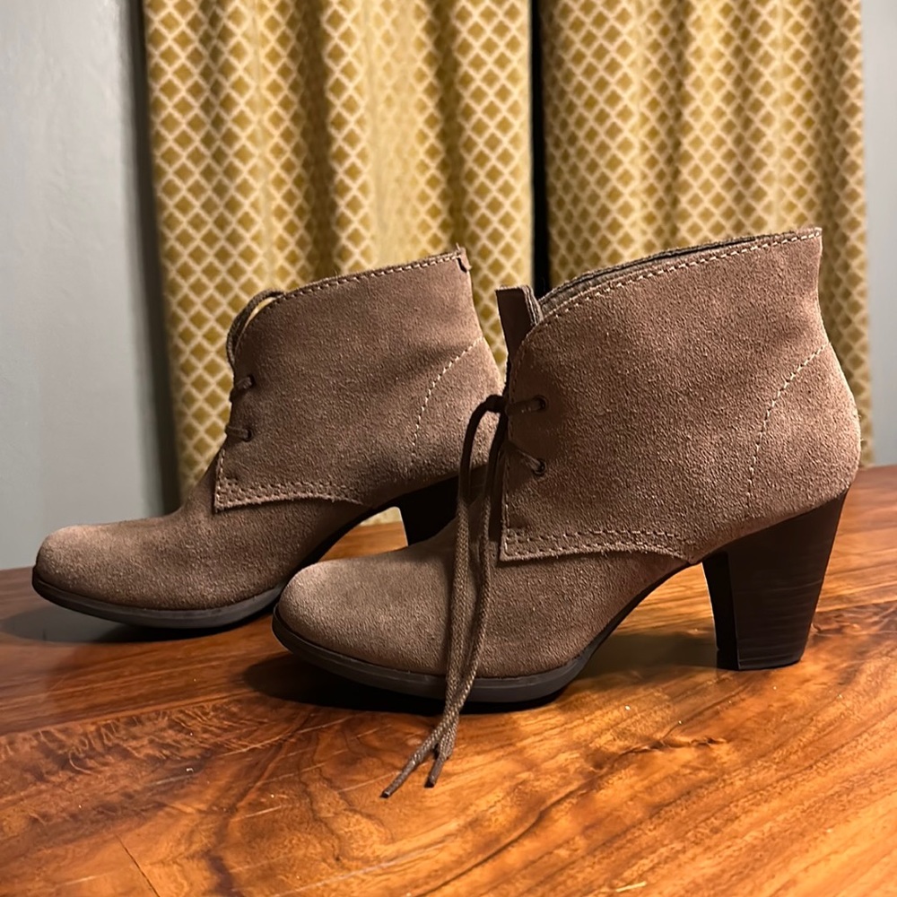 Clarks shoe lace up bootie
